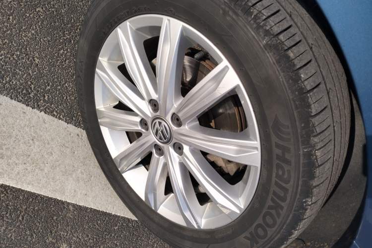 Used Volkswagen Touran 2018 Volkswagen Touran L 280TSI DSG Comfort Edition 6-seater Right Front Wheel Hub