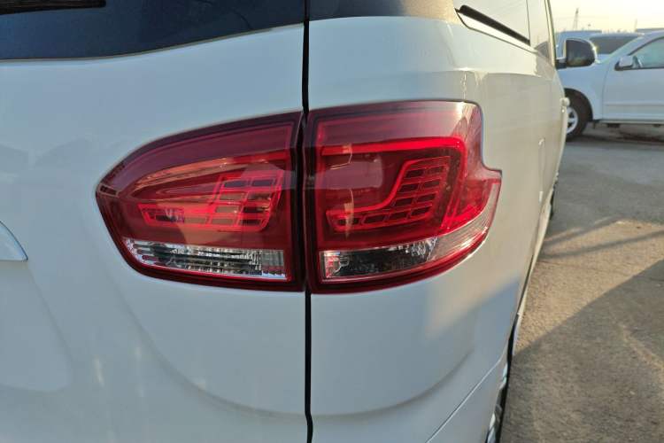 Used SAIC MAXUS G10 2016 2.0T Automatic Luxury Edition