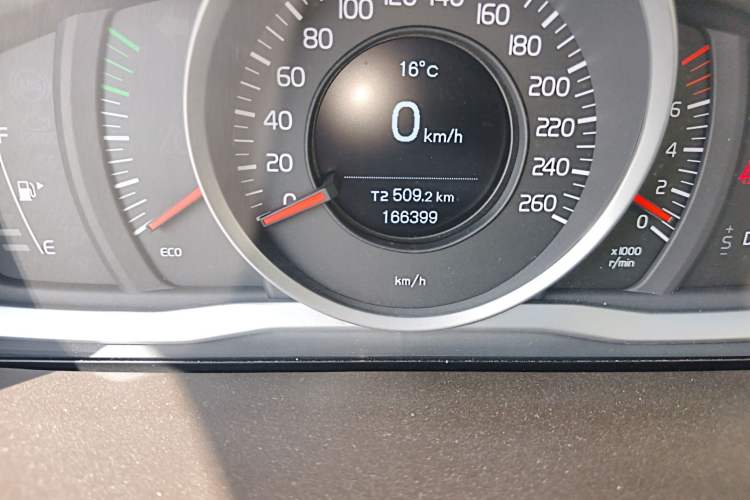 Used Volvo S60 2014 S60L 2.0T Zhiyuan Edition
