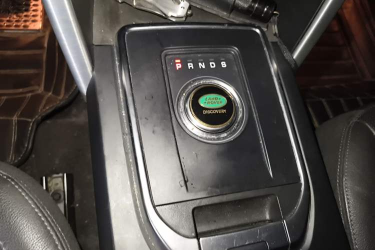 Used Land Rover Discovery Sport 2018 240 PS SE Version Gear Lever