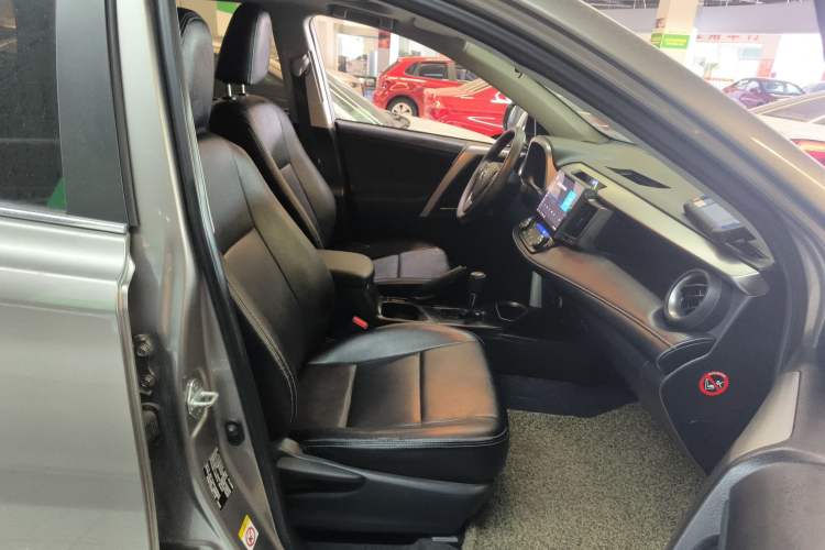 Used Toyota RAV4 2018 2.0L CVT Two-Wheel Drive Fashion X Edition