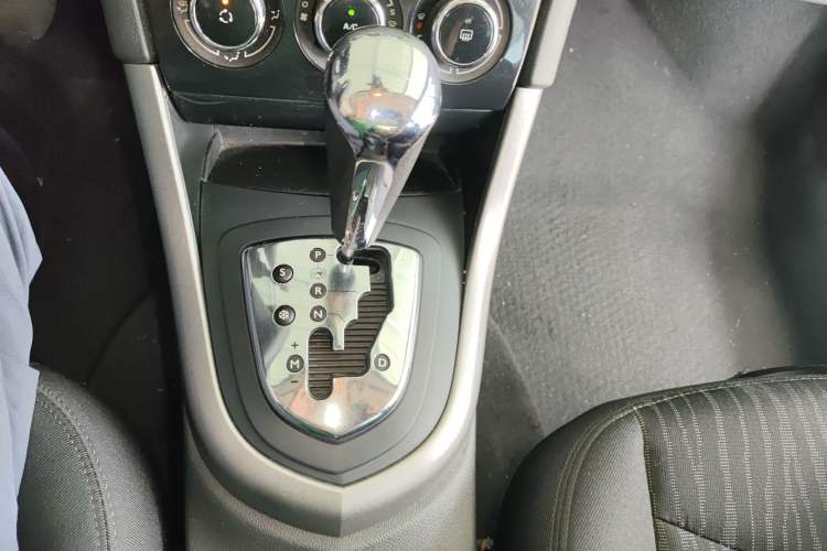 Used Peugeot 408 2013 2.0L Automatic Comfort Edition Gear Lever