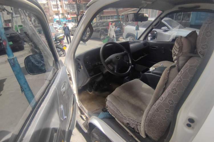 Used Jinbei Hiace 2011 2.0L 5th Generation Xiangyun Comfort Version 4G20D4B Driver Seat