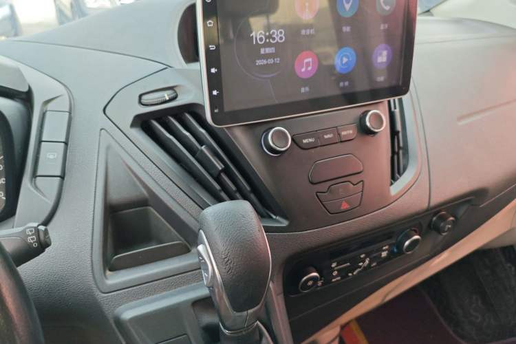 Used Ford Tourneo Custom 2017 2.0T Automatic Elite Edition Audio And AC Panel