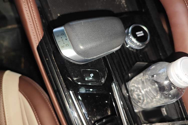 Used Geely Auto Monjaro L 2021 2.0TD DCT EVO Two-Wheel Drive Prestige Version Gear Lever