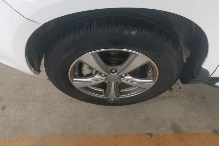 Used Haval H6 2016 Upgraded Model 1.5T Manual Two-Wheel Drive Elite Version Left Front Wheel Hub