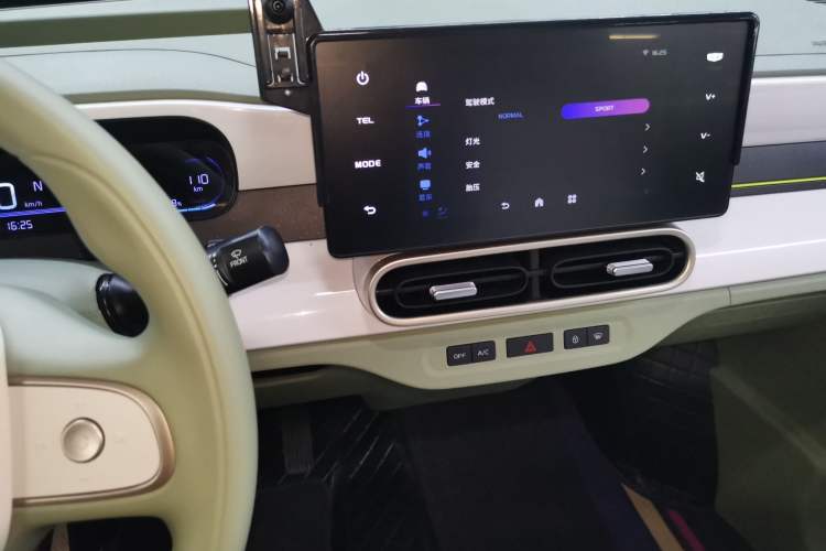 Used Geely Galaxy Panda 2025 210km Panda Rider Audio And AC Panel