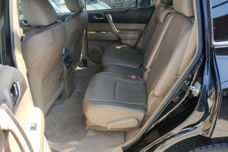 Used Toyota Highlander 2011 2.7L Two-Wheel Drive 7-Seater Luxury Edition