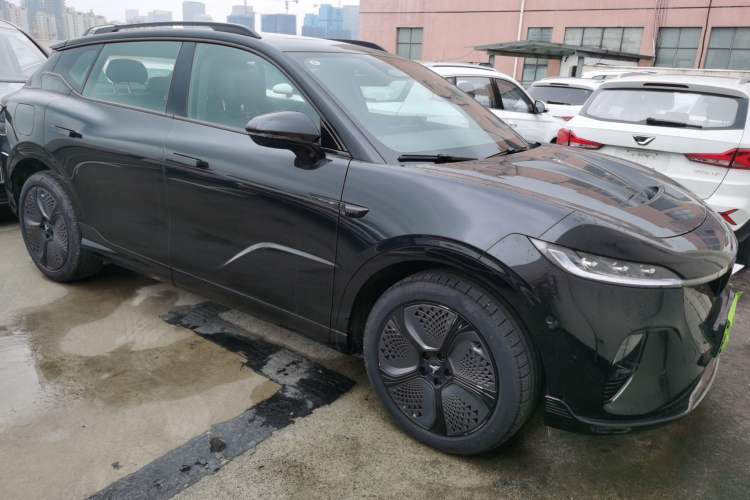 Used VOYAH COURAGE 2024 Four-Wheel Drive Global Edition Front Right 45 Deg