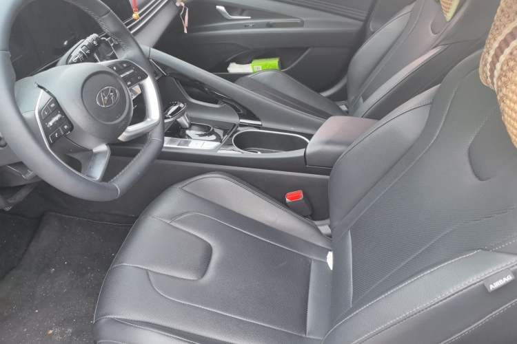 Used Hyundai Elantra 2022 1.5L CVT LUX Prestige Edition
