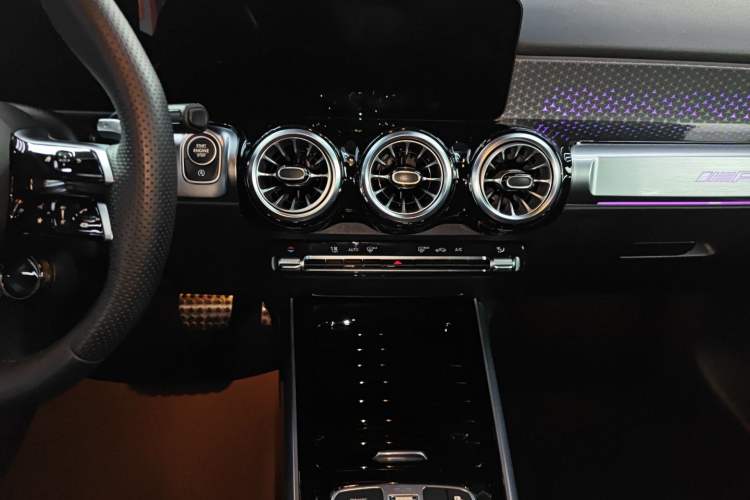 Used Mercedes-Benz GLB AMG 2024 AMG GLB 35 4MATIC Audio And AC Panel