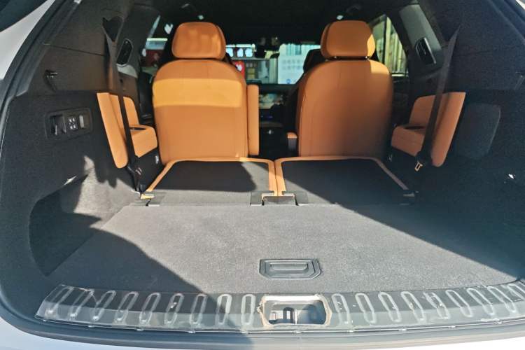 Used Lynk & Co 09 EM-P 2021 2.0T PHEV Halo Six-Seater
