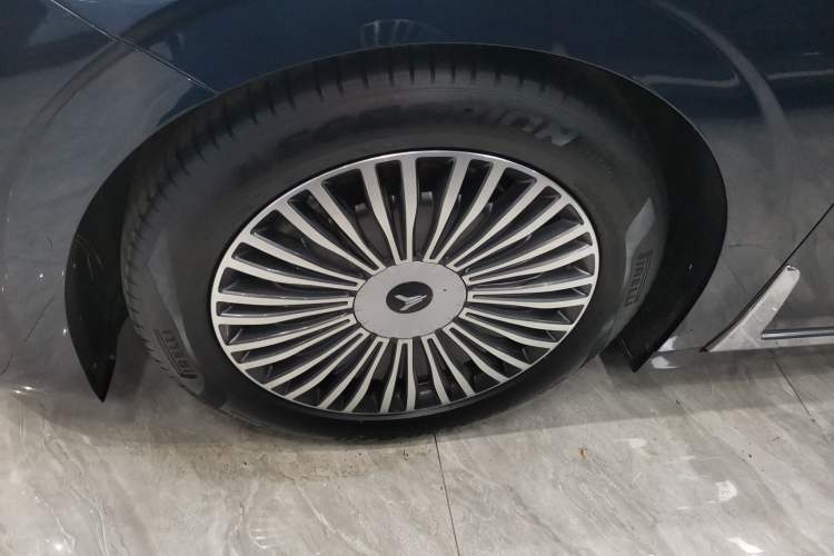 Used VOYAH Dream 2025 PHEV Four-Wheel-Drive Flagship Kunpeng Edition