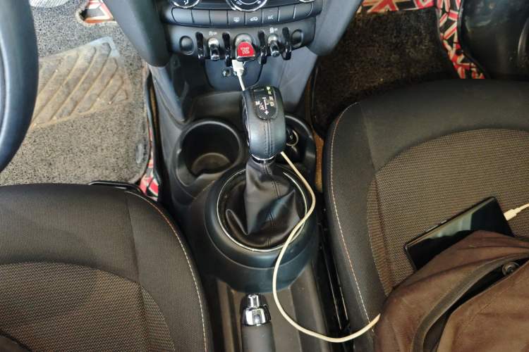 Used MINI 2014 1.2T ONE+ Gear Lever