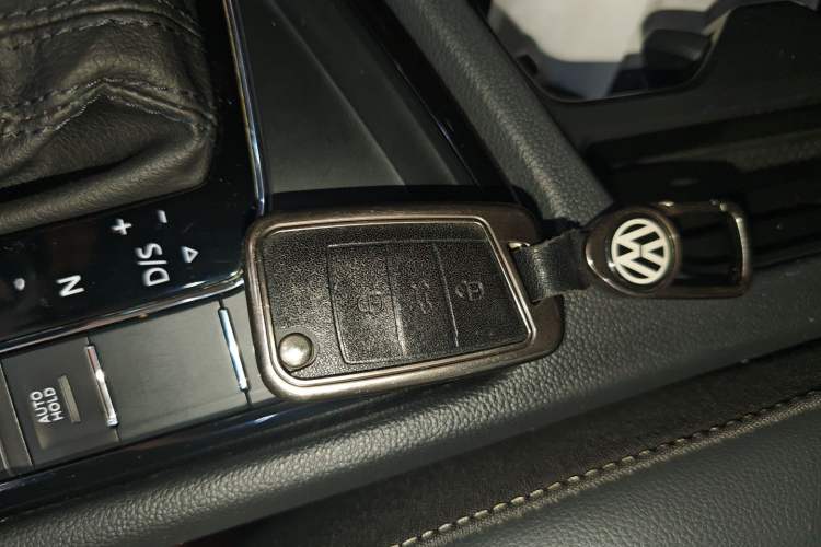 Used Volkswagen Tiguan L 2020 330TSI Automatic Two-Wheel Drive Panoramic Comfort Edition China VI Standard
