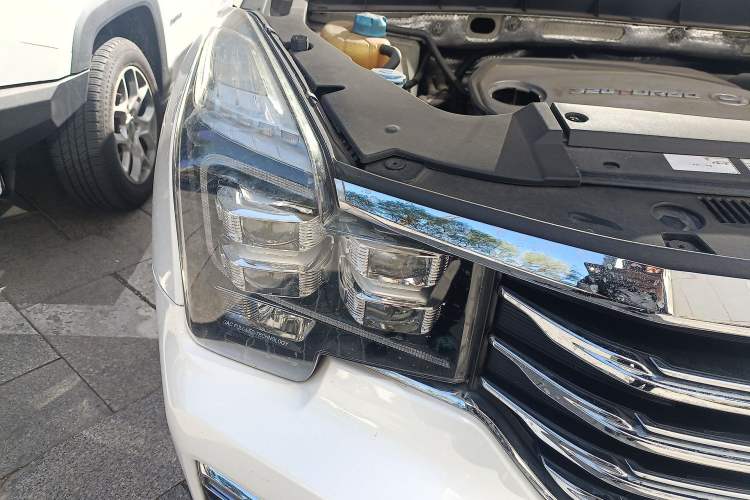 Used GAC Trumpchi GS8 2017 320T Two-Wheel Drive Luxury Smart Connectivity Version (7 Seats) Right Front Headlight