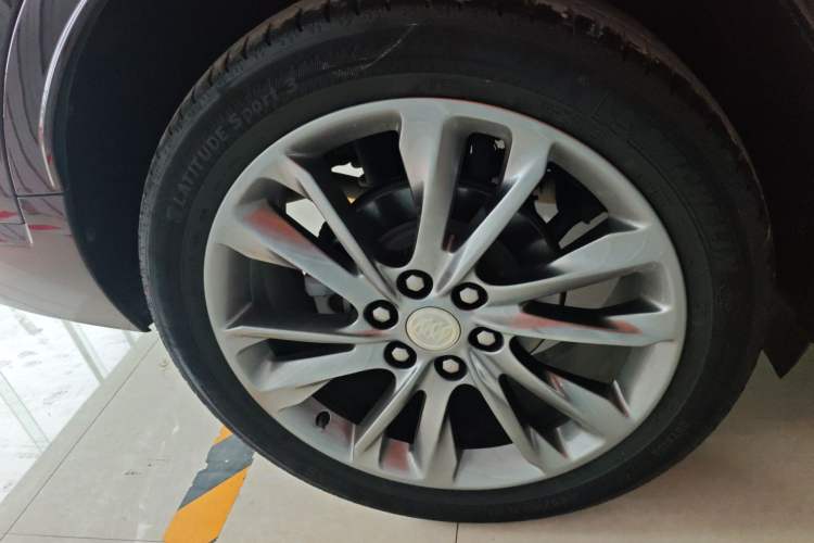 Used Buick Enclave 2020 28T All-Wheel Drive Avenir Right Rear Wheel Hub