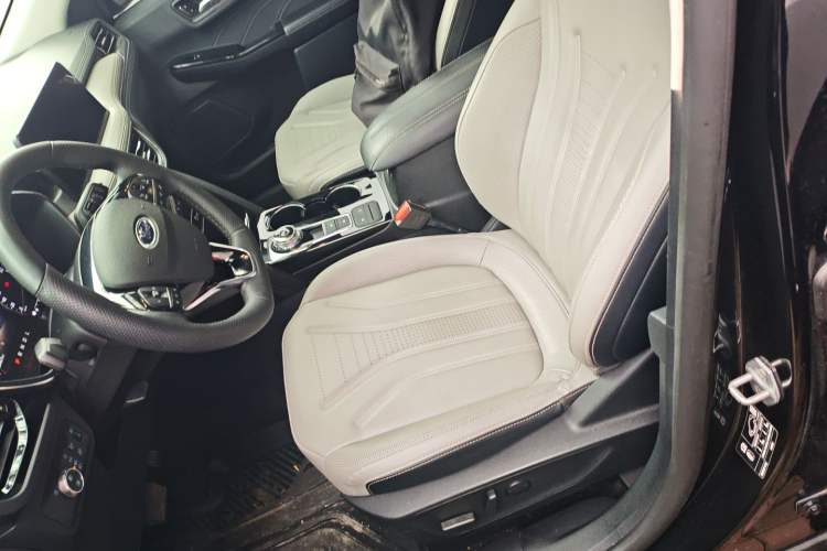 Used Ford Escape 2020 EcoBoost 245 Two-Wheel-Drive Titanium Edition