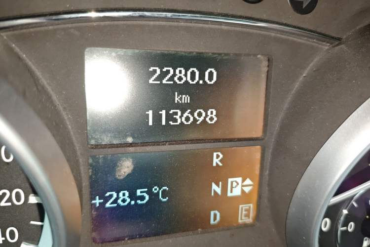 Used Mercedes-Benz R-Class  Odometer Close Up