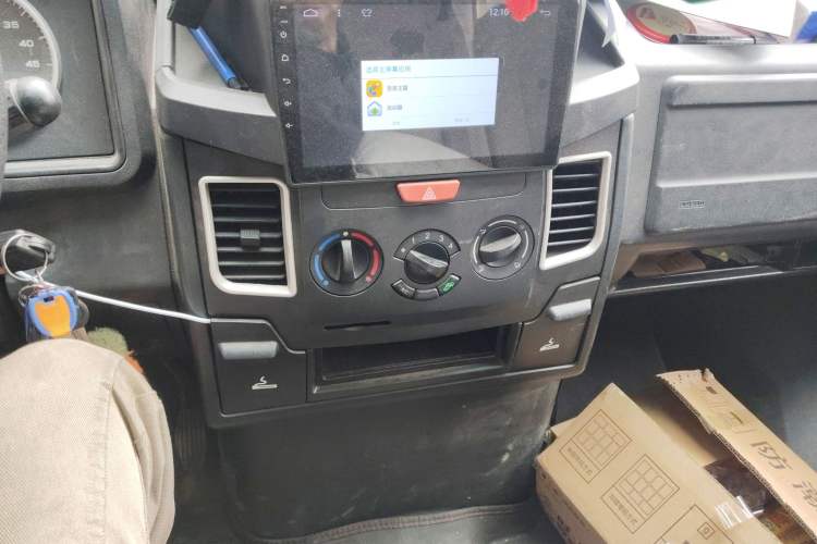 Used Iveco Daily 2020 2.5T A35 Passenger Van Single-Tire Mid-Roof Design 5-9 Seats China V Emission Standard
