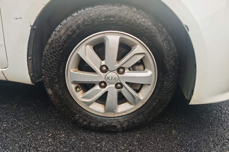 Used Kia K2 2015 Sedan 1.4L MT GLS Right Front Wheel Hub