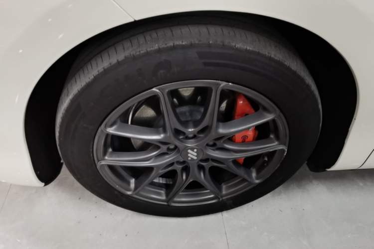 Used IM LS6 2025 Lingxi Intelligent Driving Edition Left Front Wheel Hub