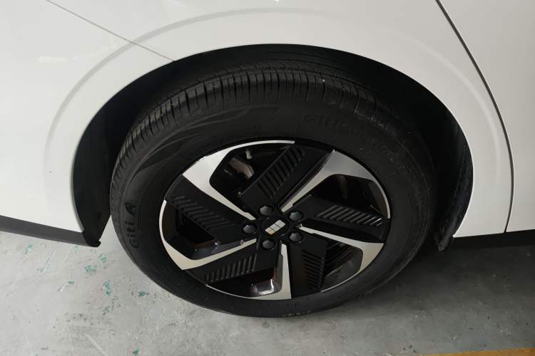 Used Geely Galaxy L6 2024 125km PLUS Dragon Edition Right Rear Wheel Hub