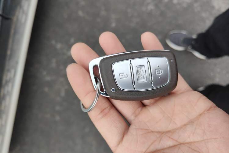 Used Honda CR-V 2019 Rui Hybrid 2.0L 2WD Pure Speed Version China V Emission Standard Vehicle Key