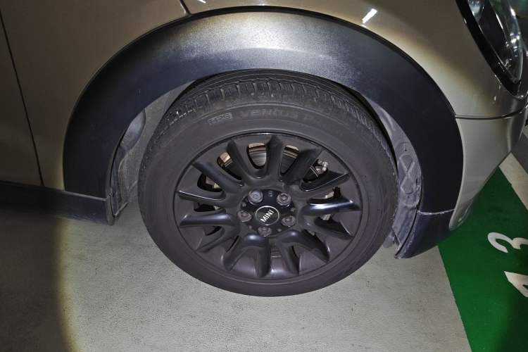 Used MINI 2020 1.5T ONE PLUS Five-Door Edition Right Front Wheel Hub