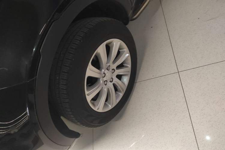 Used Land Rover Discovery Sport 2017 2.0T SE Exterior 4