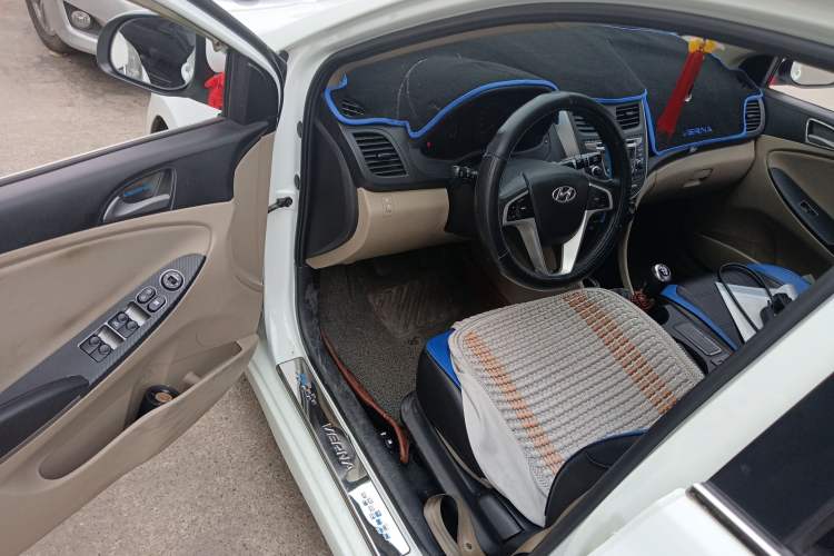 Used Hyundai Verna (older generation) 2014 1.4L Manual Smart GLS Trim Driver Seat