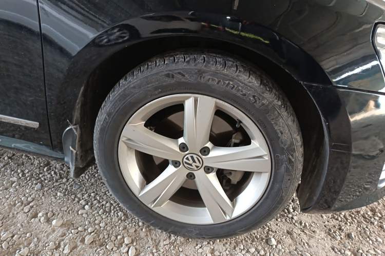 Used Volkswagen Passat 2011 2.0 TSI DSG Premium Edition Right Front Wheel Hub