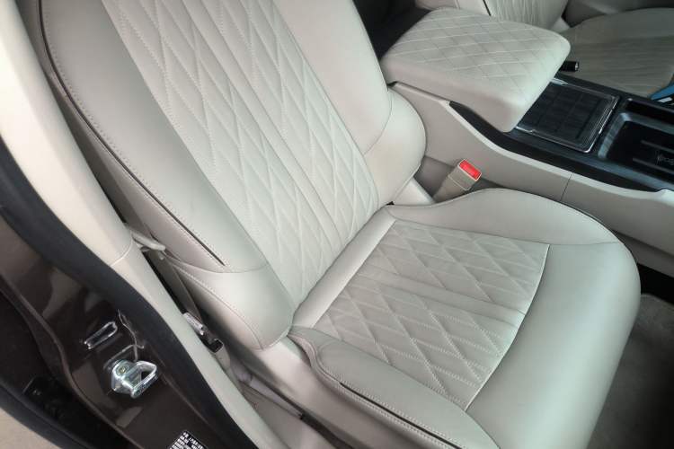 Used Buick GL8 2022 Land Business Class 652T Luxury Model Right Front Seat