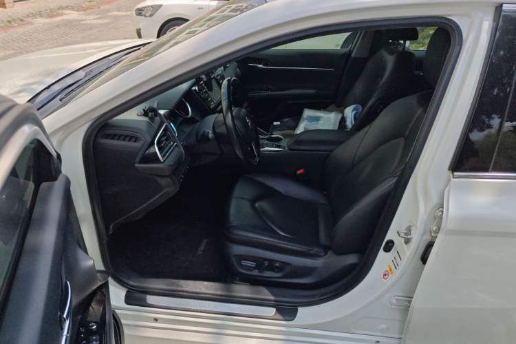 Used Toyota Camry 2018 2.0G Luxury Edition
