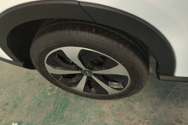 Used BYD Song PLUS New Energy 2021 DM-i 110KM Flagship PLUS Right Rear Wheel Hub