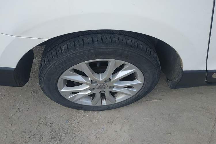 Used Baojun 730 2016 1.5L Manual Comfort Version 7 Seats China V Emission Standard Right Rear Wheel Hub