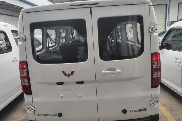 Used Wuling Yangguang 2025 Model 400km Bus Edition—Comfort Edition
