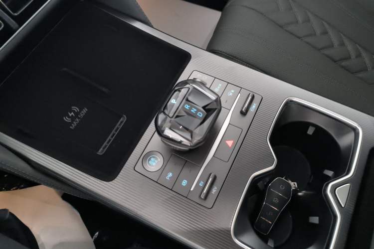 Used BYD Song L DM-i 2025 Intelligent Driving Version 160 km Beyond-Range Type Gear Lever