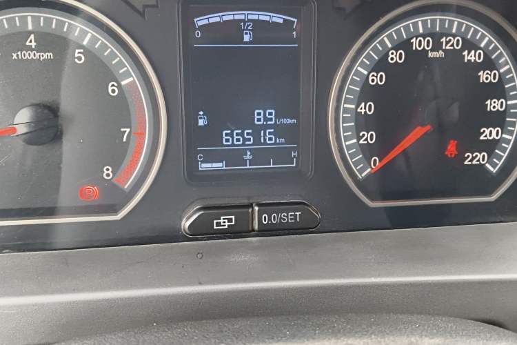 Used FORTHING Joyear X5 2013 1.6L Manual Luxury Model China IV Standard
