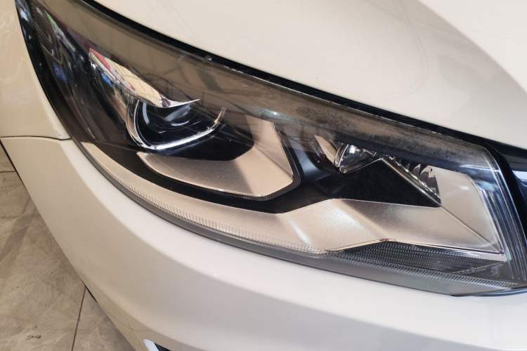 Used Volkswagen Tiguan 2015 1.8TSI Automatic Two-Wheel Drive Trend Edition Right Front Headlight