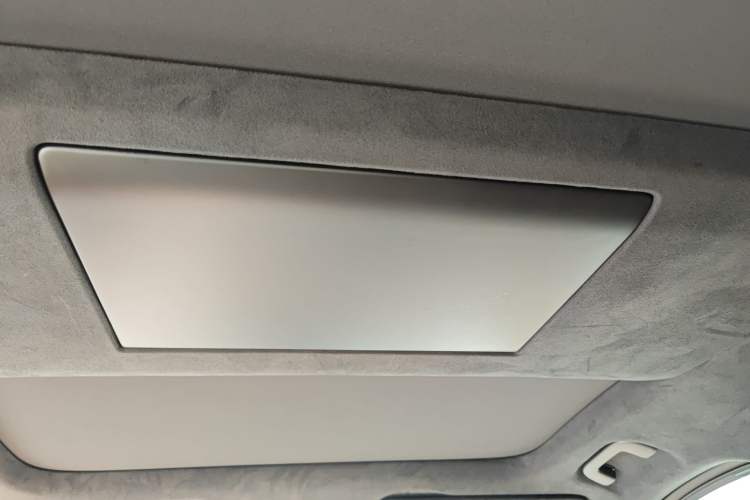 Used ONVO Luxeed L90 2025 Model—Ultra Six-Seater Version
