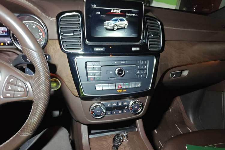 Used Mercedes-Benz GLE 2016 GLE 400 4MATIC Audio And AC Panel