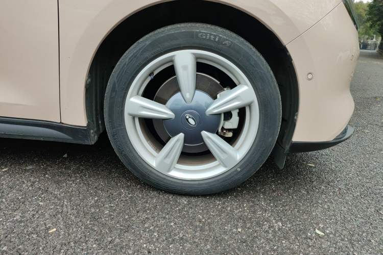 Used ORA Good Cat 2021 400km Standard Range Athena Edition Lithium Iron Phosphate Right Front Wheel Hub