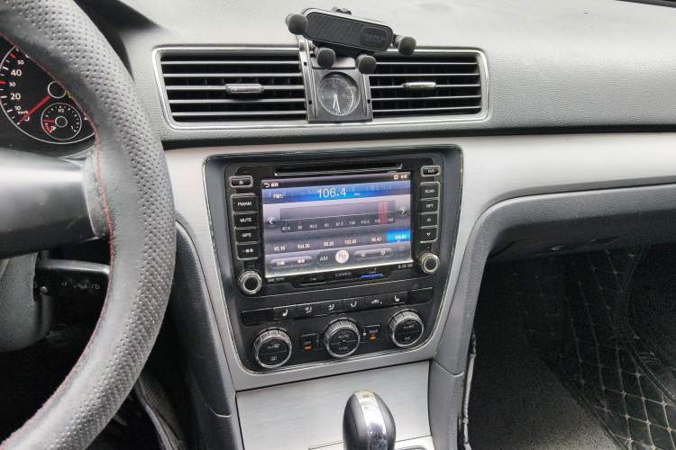 Used Volkswagen Passat 2013 1.8TSI DSG Prestige Edition Audio And AC Panel