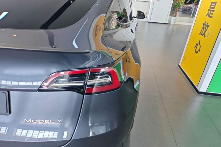 Used Tesla Model Y 2021 Performance High-Performance All-Wheel-Drive Version Right Rear Taillight