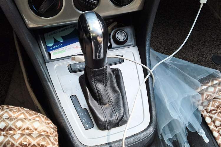 Used Volkswagen Lavida 2013 Revised Classic 1.6L Automatic Fashion Edition Gear Lever