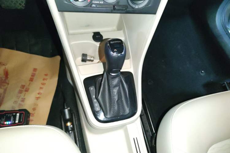 Used Skoda Rapid 2016 1.6L Automatic Chuanxing Edition Gear Lever