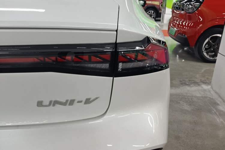 Used Changan UNI-V iDD 2024 Blue Whale Smart Electric iDD 136km Luxury Model