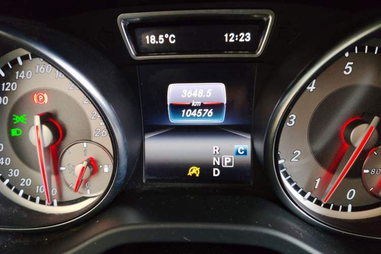 Used Mercedes-Benz GLA 2016 GLA 200 Fashion Model Odometer Close Up