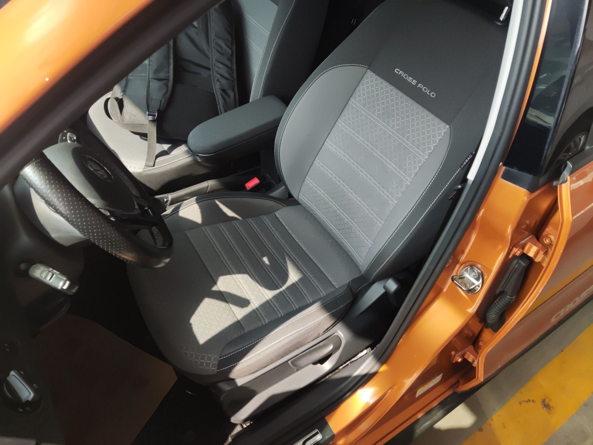 Переднее сиденье в автомобиле